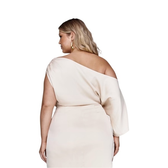 Fashion to Figure Plus Size Nia Off-The-Shoulder Dress Garnerstyle x FTF Size 4 - Picture 6 of 6